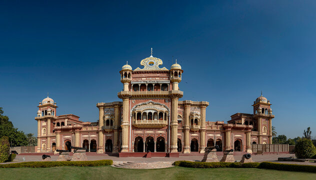 The famous palace in Khairpur Mirs is Faiz Mahal, built in 1798 by Mir Sohrab Khan Talpur, the founder of the Khairpur princely state.