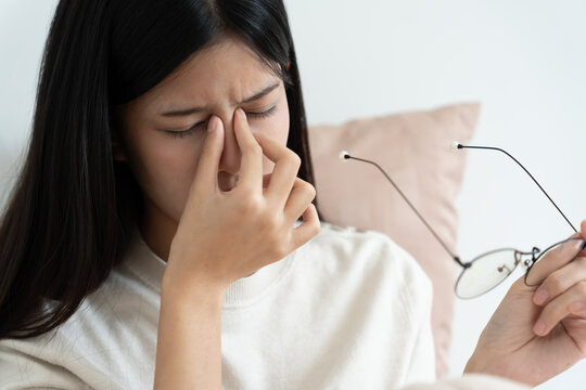 Eye problems, Asian women use hand cover eyes due to eye irritation, eye rubbing, dry, eye pain after look tablets long time, migraine, headache, blurred vision, photophobia, small words