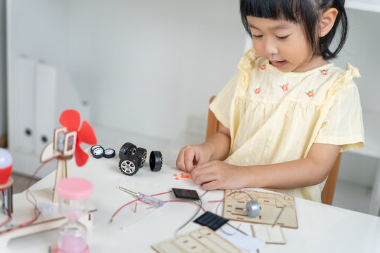 Electronic Activity Kit, STEM science toy,  child learn electrical processes through hand on experience without screen time, emotional intelligence, intellectual intelligence, executive function.