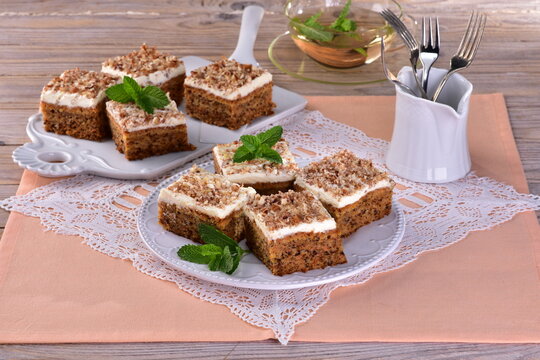 Carrot cake with nuts