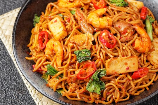 mee goreng mamak, popular cusine in malaysia. in indonesia called mie goreng
