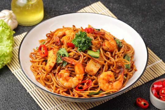 mee goreng mamak, popular cusine in malaysia. in indonesia called mie goreng
