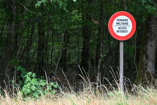 Acces interdit au domaine militaire
