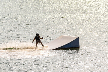 Wassersport - Sportler beim Wakeboarden © Christina Pichler
