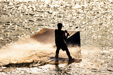 Wassersport - Sportler beim Wakeboarden © Christina Pichler