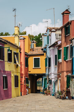 Maison color&eacute;e de burano en italie