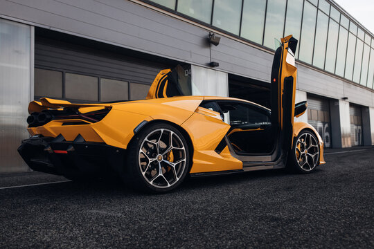 Lamborghini Revuelto at the pitlane at the garage