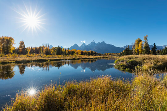 USA, Wyoming, Grand Teton National Park, view to Teton Range with Snake River in the foreground
