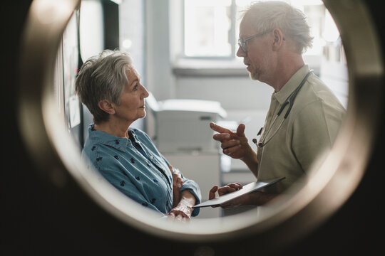 Male doctor advises female patient in the clinic