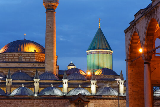 Turkey, Anatolia, Central Anatolia, Konya, Mevlana Museum, Mevlana Muezesi with Rumi Mausoleum in the evening
