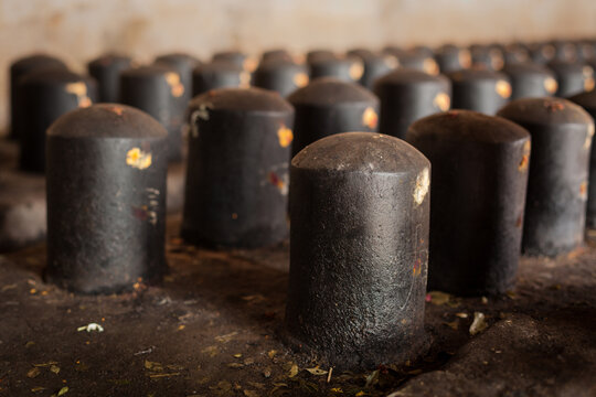 Shivalinga (shivalingam) in Brihadishwara Temple. Tanjore (Thanjavur), Tamil Nadu, India