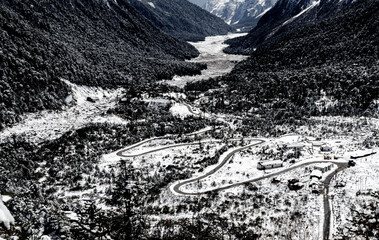 Fototapeta premium North Sikkim is the largest and most ruggedly beautiful district in the state of Sikkim, India. It is widely celebrated for its dramatic high-altitude landscapes, pristine alpine lakes, and snow-cappe