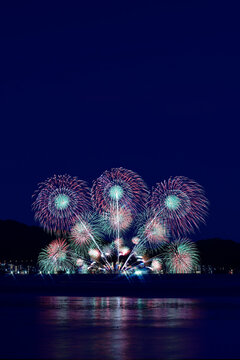 湖面に映る花火　びわこ花火
