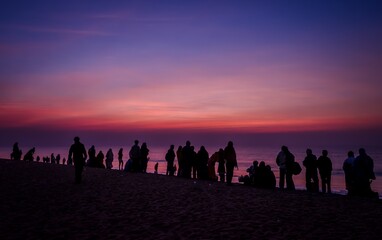 Fototapeta premium Puri Sea Beach, also known as Golden Beach, is a famous sandy shore along the Bay of Bengal in Odisha, India. Located near the sacred Jagannath Temple, it is popular for holy dips by pilgrims.