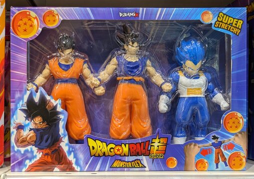 Figuras de acci&oacute;n de Goku y Vegeta de Dragon Ball Monster Flex Super Stretchy en tienda Toy Planet en Madrid, Espa&ntilde;a, 1 de junio de 2026
