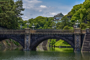Fototapeta premium Imperial Palace and Seimon Ishibashi Bridge, Tokyo, Japan