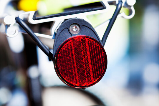 Rear reflector and rack of a mountainbike