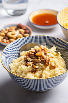 Millet porridge with mixed nuts
