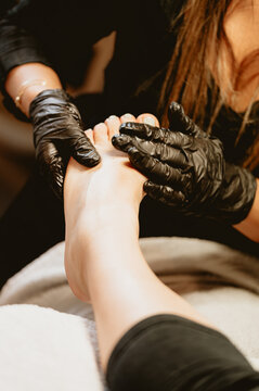 Professional foot massage, relief from pain and muscle tension, foot reflex zones, deep relaxation in a wellness salon.
