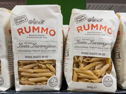 Rummo Penne Rigate Pasta Packaging Display
