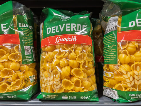 Delverde Gnocchi Pasta in Green Packaging for Gourmet Cooking
