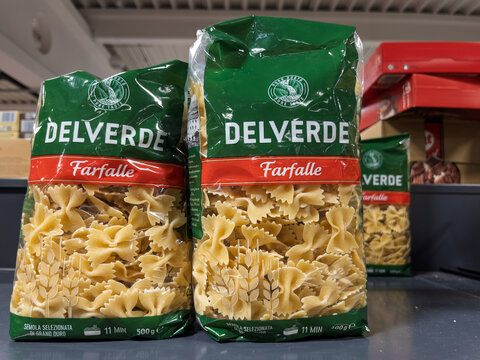 Delverde Farfalle Pasta Bags Displayed in Grocery Store
