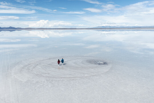 Aerial view of a couple on the Salar de Uyuni, Bolivia