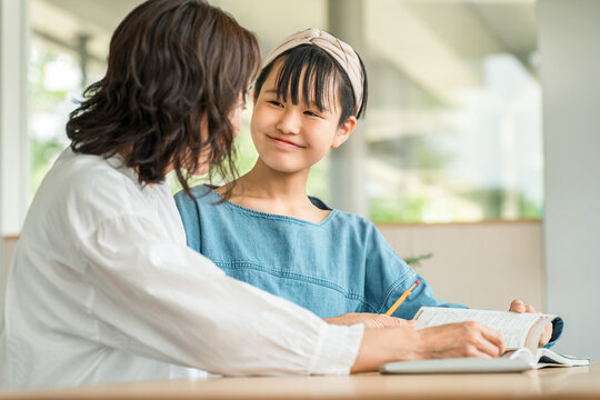 A middle school girl who gets tutoring from her mother, teacher, private tutor, and cram school instructor.