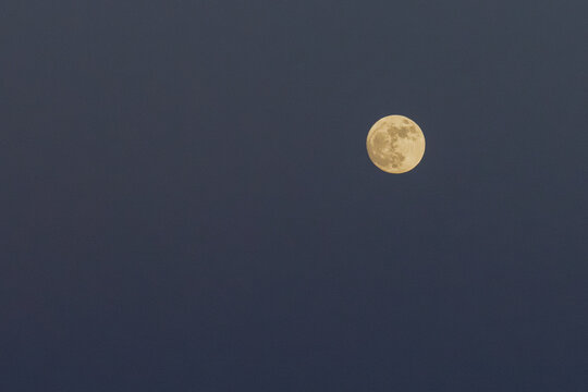 Vollmond am Himmel