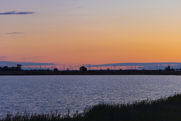 Naklejka premium Windräder beim Sonnenaufgang