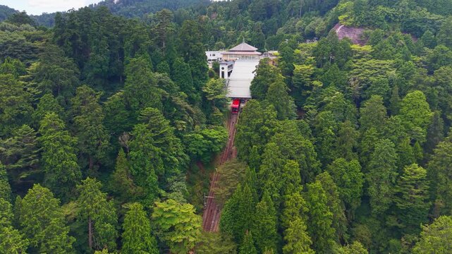 Cable car departing Koyasan Station, Wakayama, Japan「高野山駅を出発するケーブルカー」和歌山県高野町