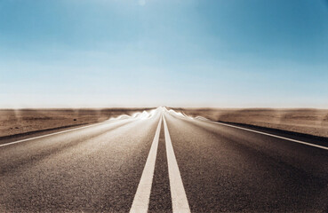 Obraz premium Road Mirage Sunlight Water Illusion Horizon Concept – Heat Haze, Optical Illusion, Empty Highway, Desert Road, Summer Heat and Atmospheric Perspective 
