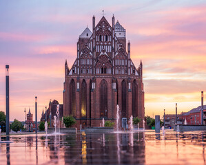 St. Marienkirche in Prenzlau in der Uckermark im Sommer bei Sonnenuntergang © Ashrich