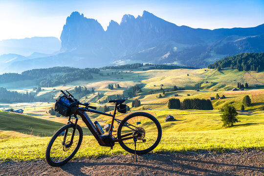 E bike ona Alpine meadow path of Seiser Alm. Alpe di Siusi.