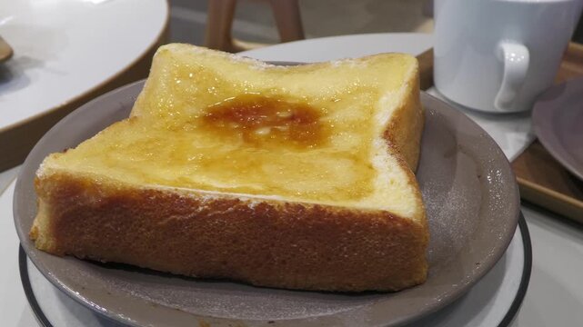朝食のトースト