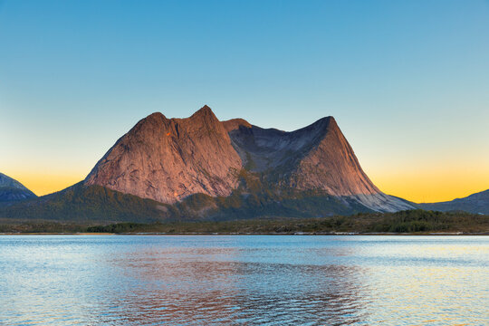 Stortinden Gipfel am Efjord in Norwegen
