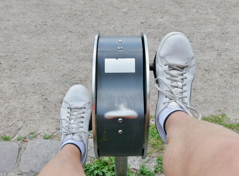 Beintrainer im Park mit Beinen