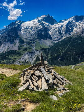 Le massif de la Maije depuis le Grillon