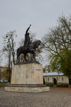 Zamosc, Poland, November 10, 2020. Monument to Jan Zamoyski - Polish statesman, on a city street on a cloudy autumn day. Monument to a historical figure.