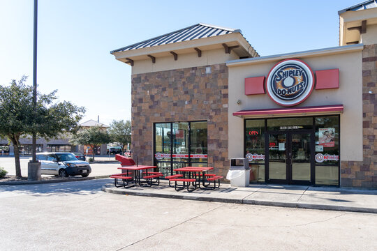 Pearland, TX, USA - March 9, 2022: A Shipley Do Nuts restaurant location in Pearland, TX, USA. 
Shipley Do Nuts is an American doughnut company and coffeehouse chain. 