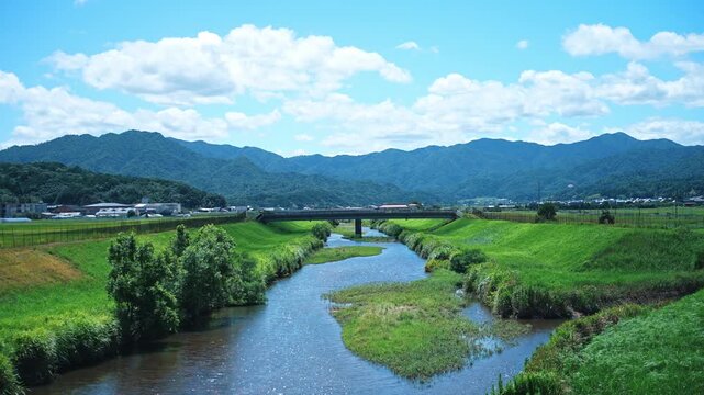 4K 京都府京丹後市の川と山と田園が広がる夏の自然風景