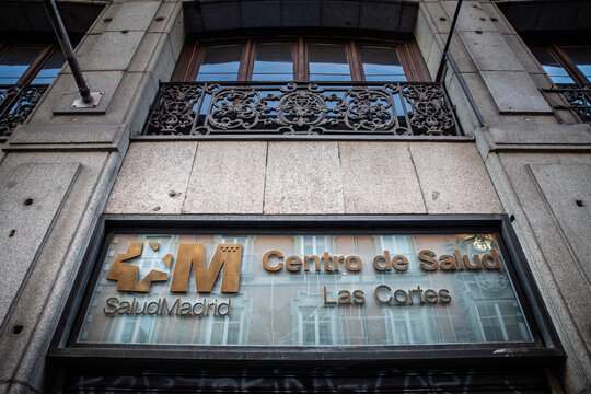 MADRID, SPAIN - FEBRUARY 22, 2026: Salud Madrid logo and Centro de Salud Las Cortes sign on the facade of a public health center, on regional primary care services within the Spanish healthcare system