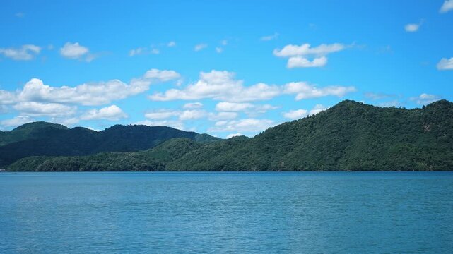 4K 京都府京丹後市 久美浜湾の潟湖と山並みの自然風景