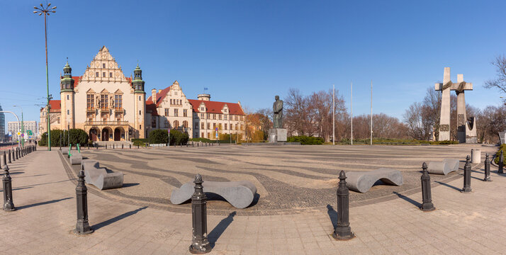 View of Adam Mickiewicz University and monuments on Mickiewicz Square in central Poznan, Poland.