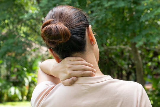 The woman had neck pain, shoulder pain, and Cervical Spondylosis sHe used her hands to massage the pain points of the muscles in her shoulders and neck. Medical concepts and treatments	
