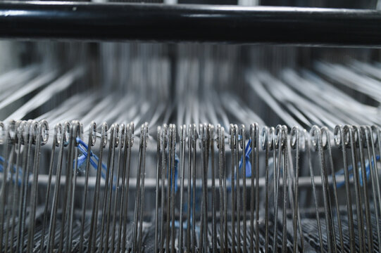Producing polypropylene yarn on industrial weaving loom