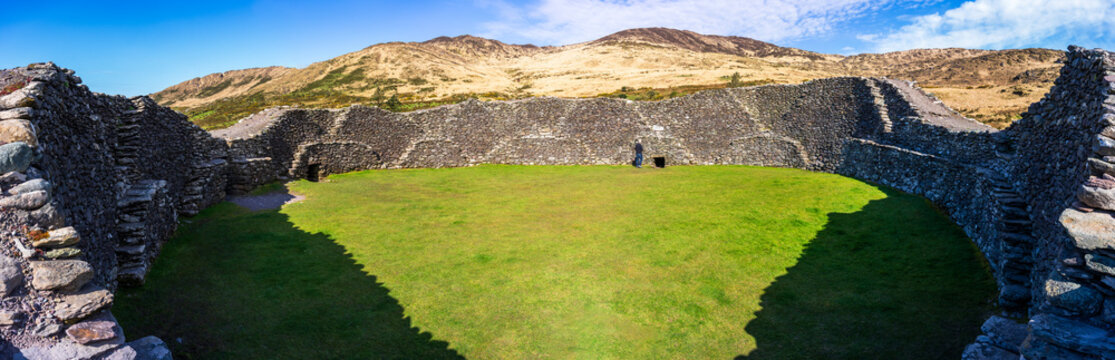 Staigue Stone Fort, Iron age fort on the Iveragh peninsula in County Kerry, Ireland
