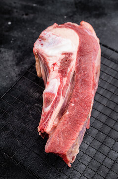 Raw bone-in beef cut combining ribs and belly area. Great for braising, roasting, barbecue and traditional comfort food recipes.