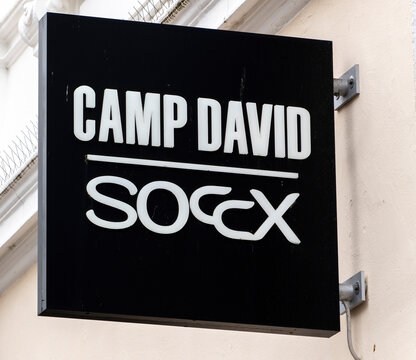 amp David und Soccx Modegesch&auml;ft mit Markenlogo