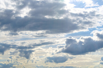 Obraz premium Summer sky with beautiful cumulus clouds